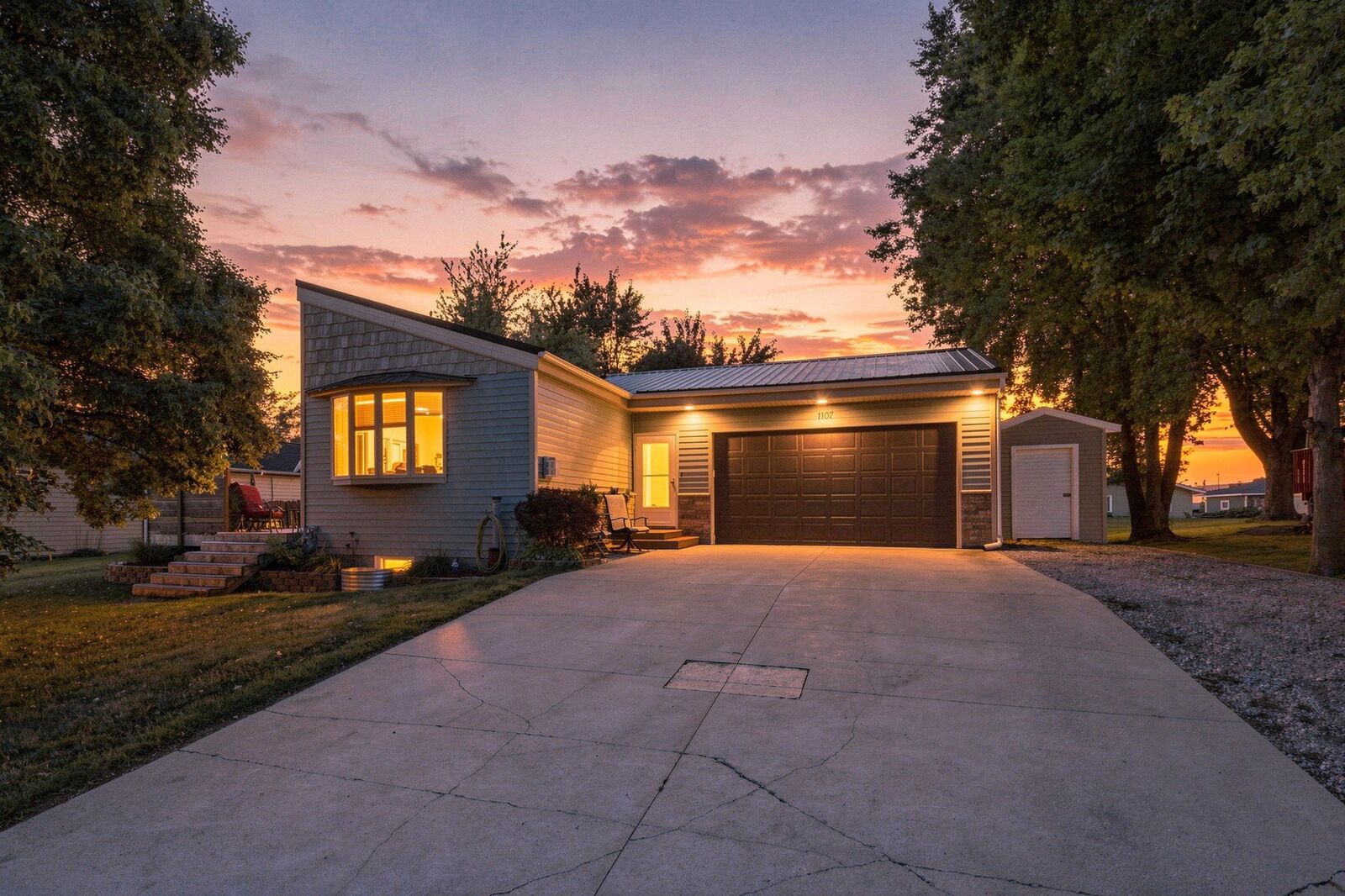 Property Photo: 1107 Abbott Avenue N MN 55336