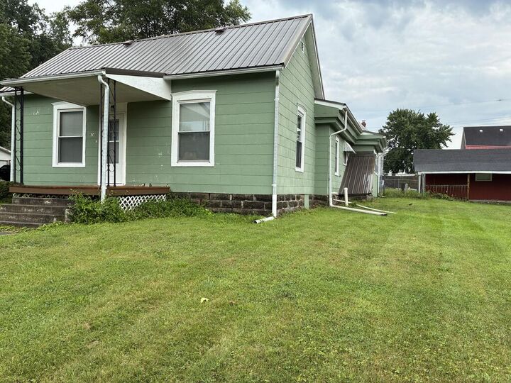 Property Photo: 614 E Illinois Street MO 635301