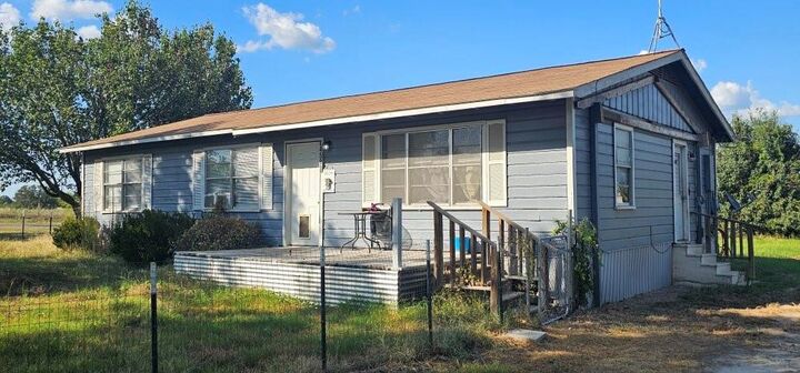 Property Photo: 4593 State Highway 110 TX 75140