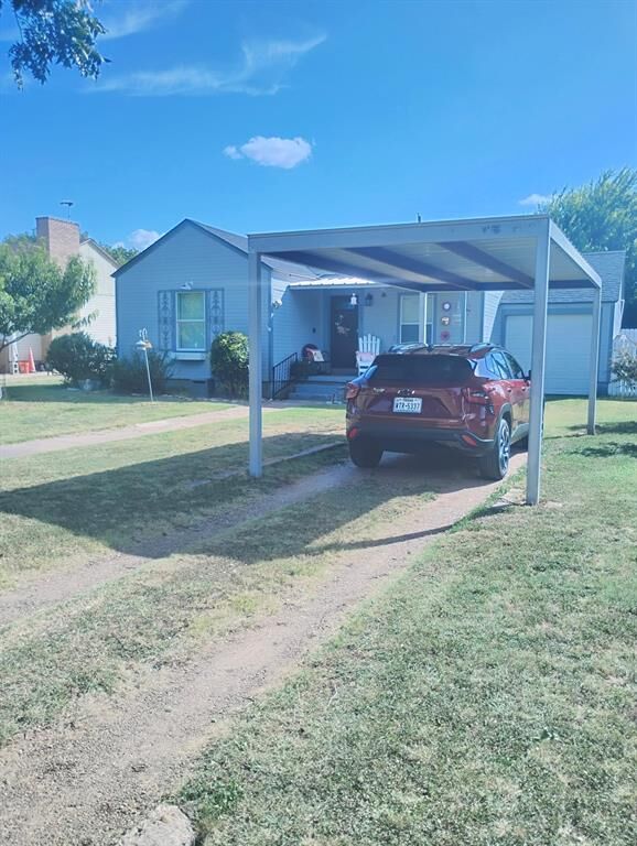 Property Photo: 605 N 3rd Street TX 76821
