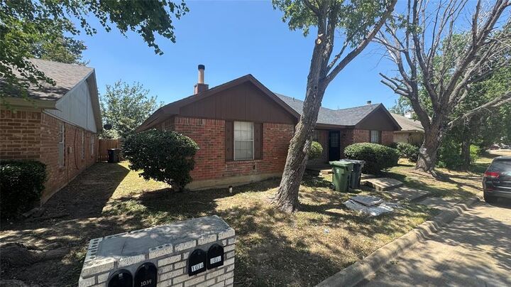 Property Photo: 1036 Enfilar Lane TX 76017