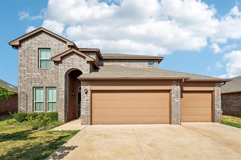 Property Photo: 14721 Rambling Creek Circle OK 73142