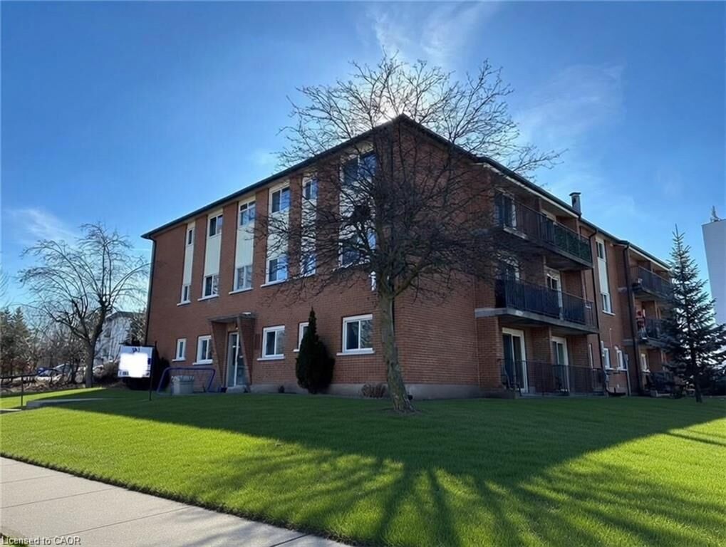 Property Photo:  15 Mowat Boulevard 19  ON N2E 1J1 