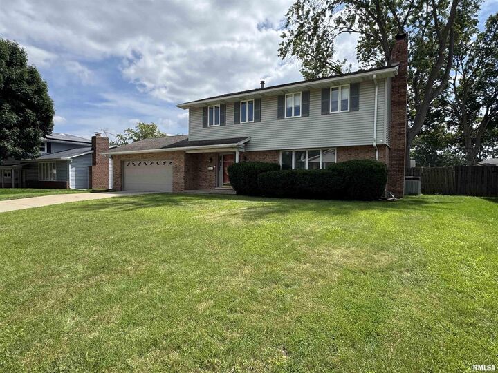 Property Photo: 1420 W Tomar Court IL 61614