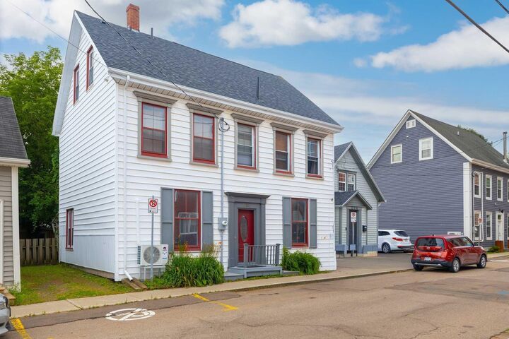 206 Sydney Street — photo 1