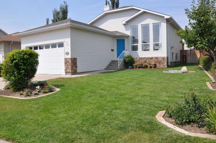47 Riverbrook Close W — photo 1