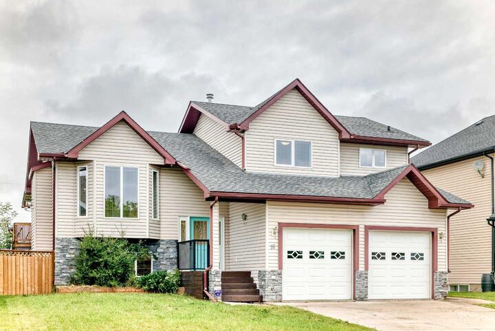 Property Photo: 18 Julia Place AB T0M 0W0