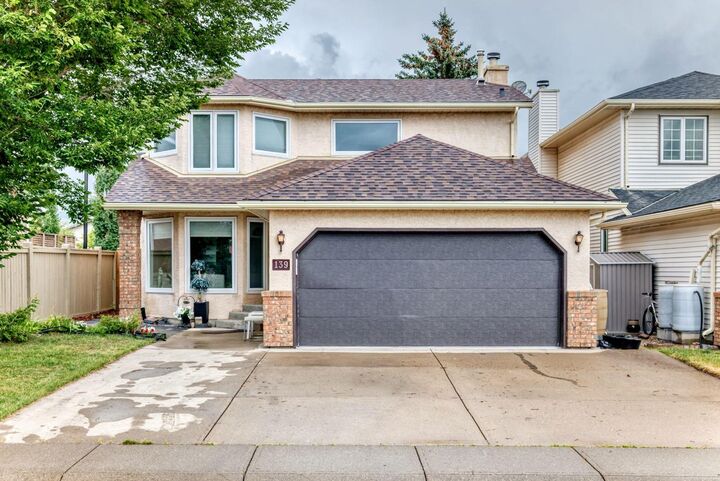 139 Hawkville Close NW — photo 1