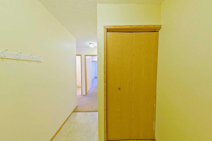 Property Photo: 201 12 Avenue SW 201 AB T0G 2A4