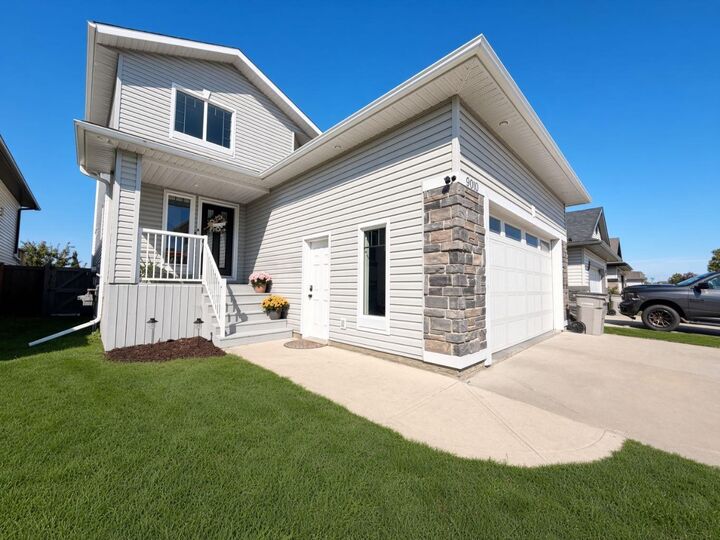 Property Photo: 9010 Willow Drive AB T8X 0G8