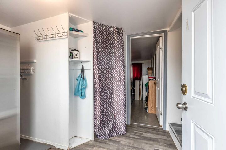Property Photo: 839 10 Avenue SW 5 AB T1A 7N5