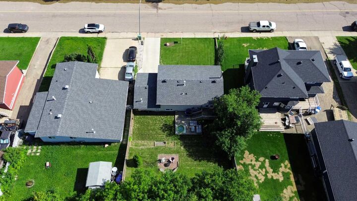 Property Photo:  525 Beacon Hill Drive  AB T9H 2R4 