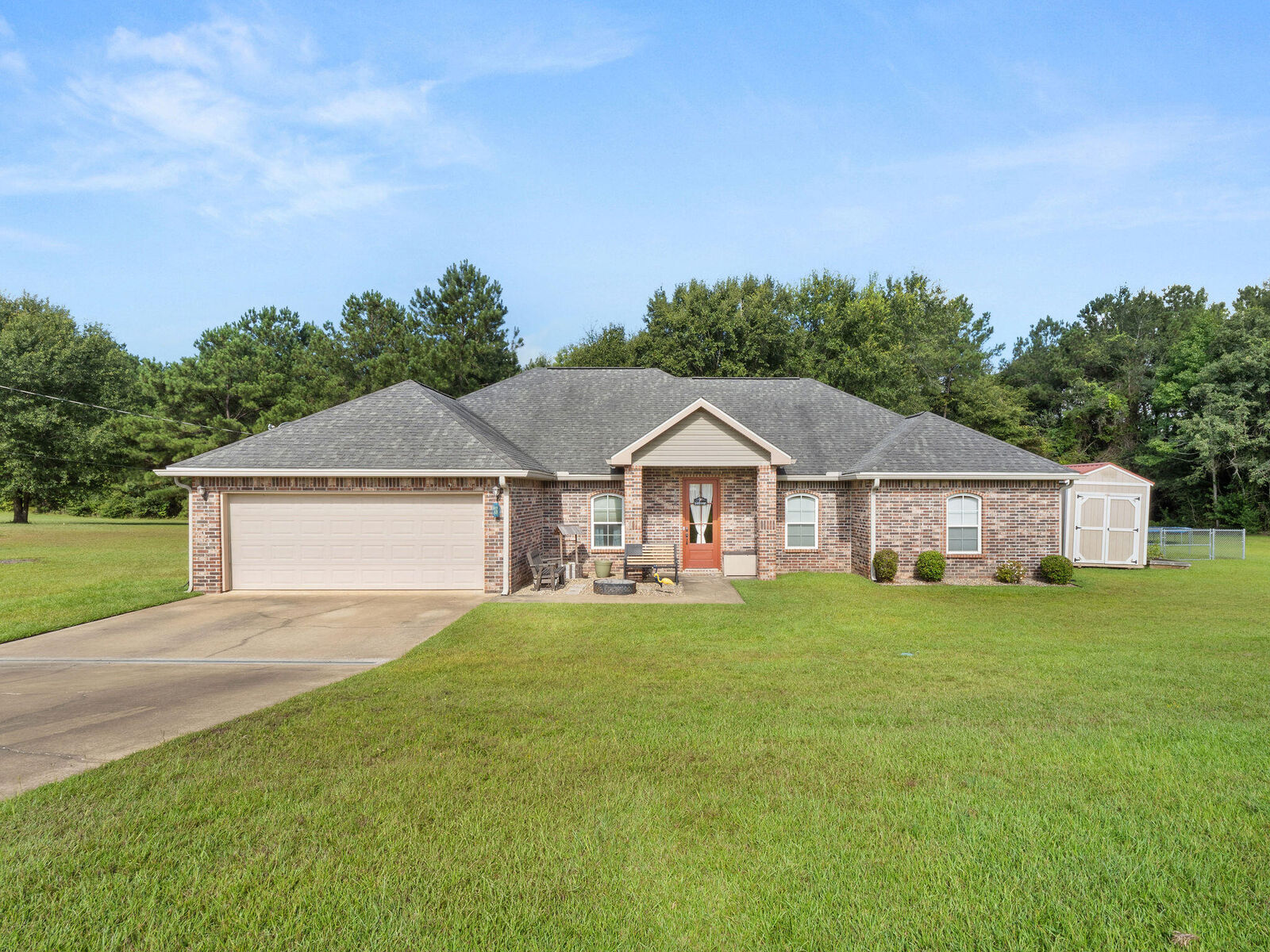 Property Photo:  195 R Allen  LA 71446 