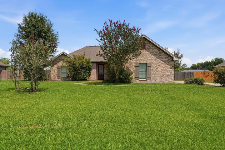 Property Photo: 2628 Ravenway LA 70611