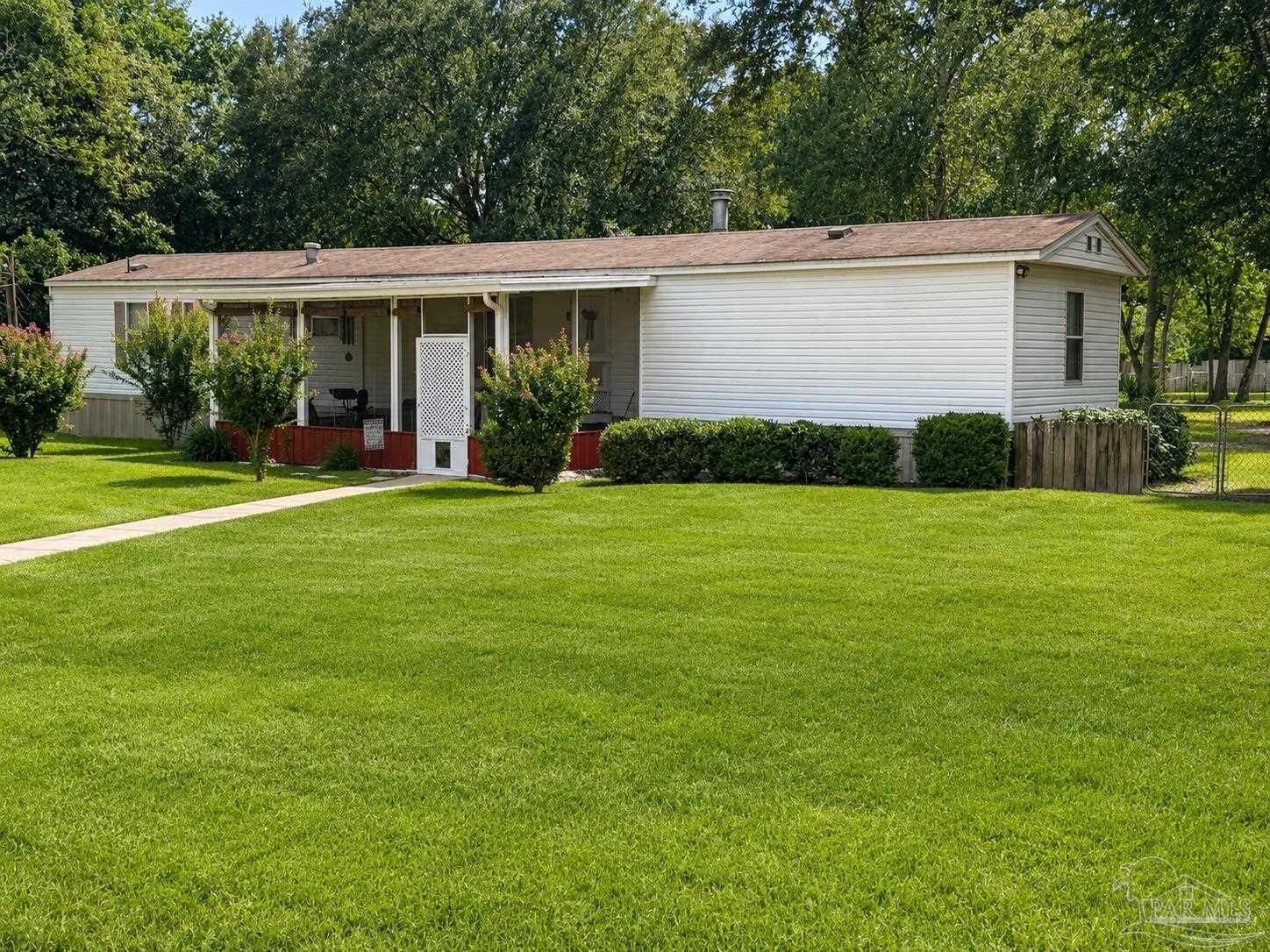 Property Photo:  5105 Central Dr  FL 32571 