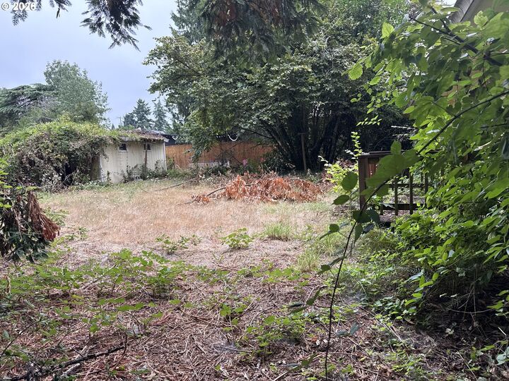Property Photo: 1445 SE Maple St OR 97267