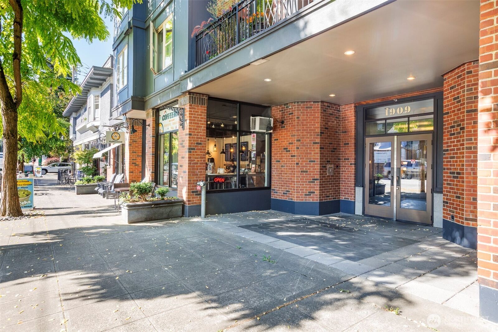 Property Photo:  1909  10th Avenue W 201  WA 98119 