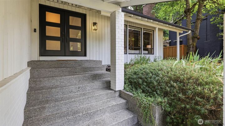 Property Photo:  7520  86th Avenue SE  WA 98040 