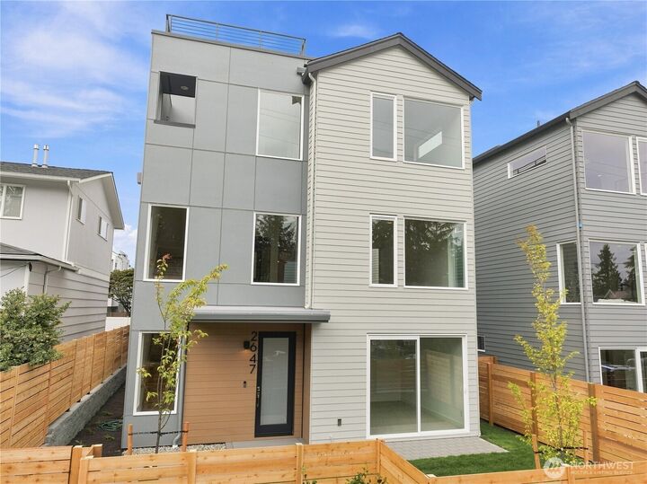 Property Photo:  2647  Walnut Avenue SW  WA 98116 