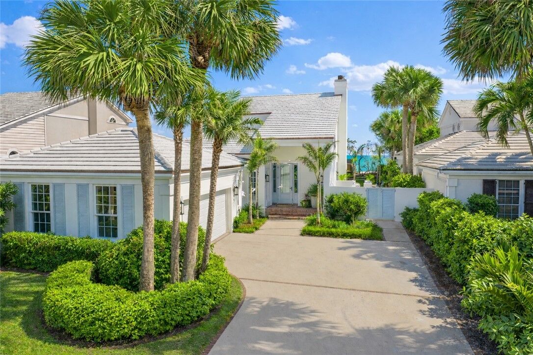 Property Photo: 171 S Camelia Court FL 32963