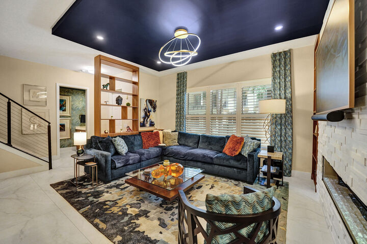 Property Photo: 2617 NE 14th Avenue 102 FL 33334