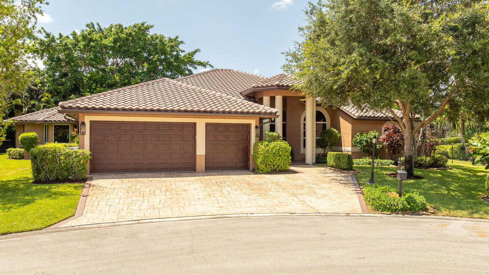 Property Photo:  5805 NW 97th Drive  FL 33076 