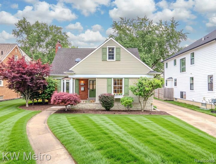 Property Photo: 2120 Vinsetta Boulevard MI 48073