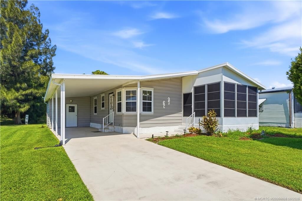 Property Photo: 2917 Fiddlewood Circle FL 34952