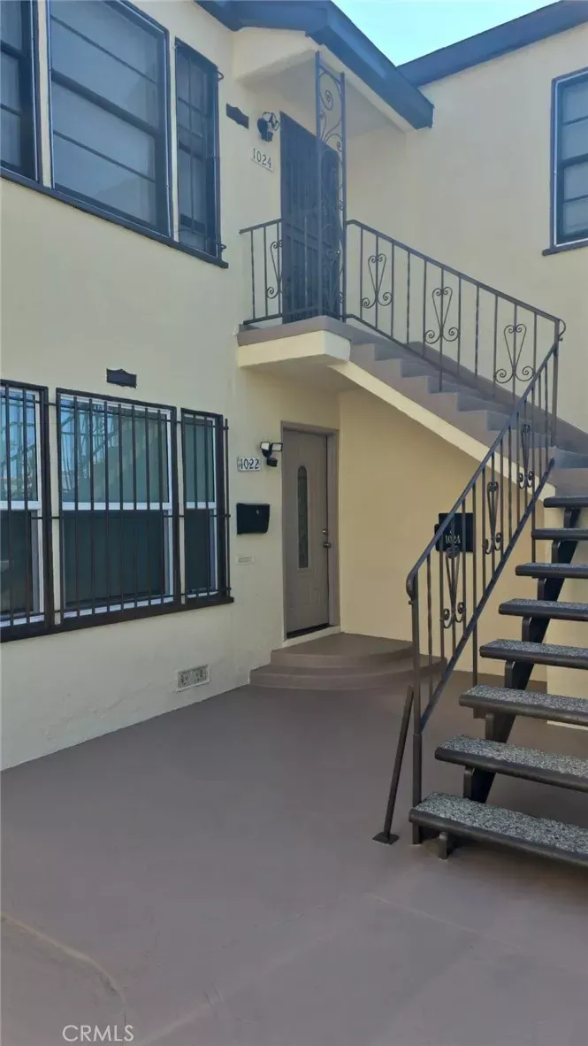 Property Photo: 1022 W 57th CA 90037