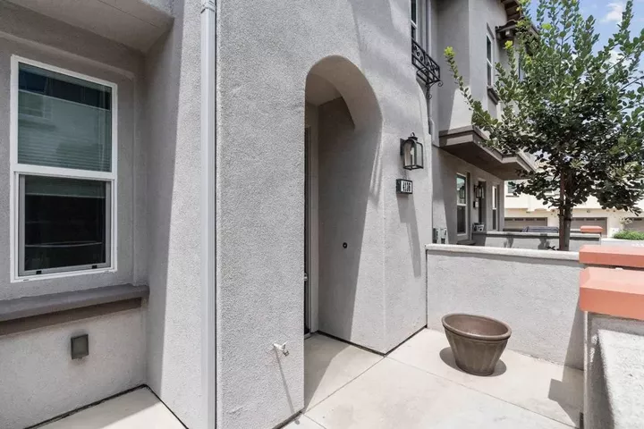 Property Photo:  4136 Sitio Flor  CA 92057 