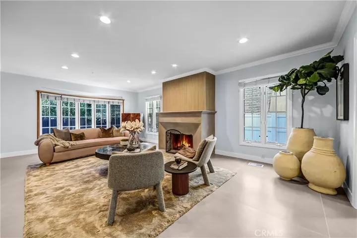Property Photo:  725 N Doheny  CA 90210 