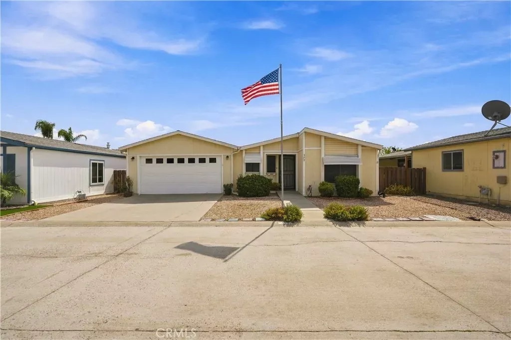 Property Photo:  27250 Murrieta 379  CA 92586 