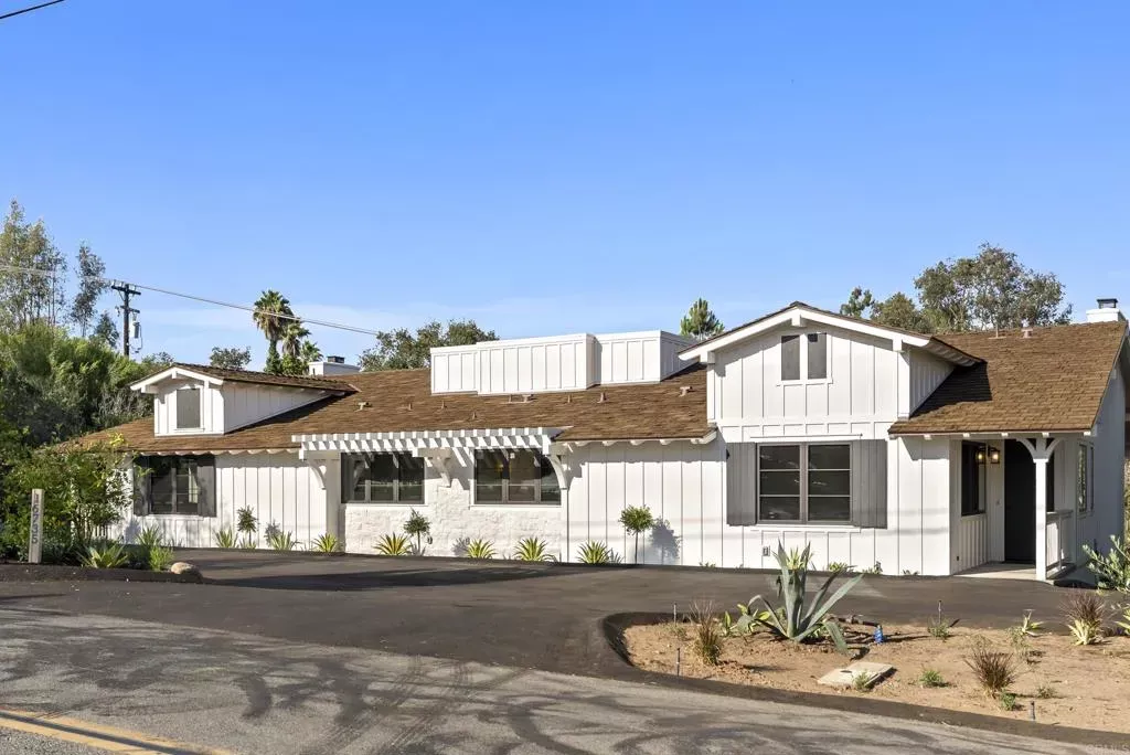 Property Photo: 16735 La Gracia A CA 92067