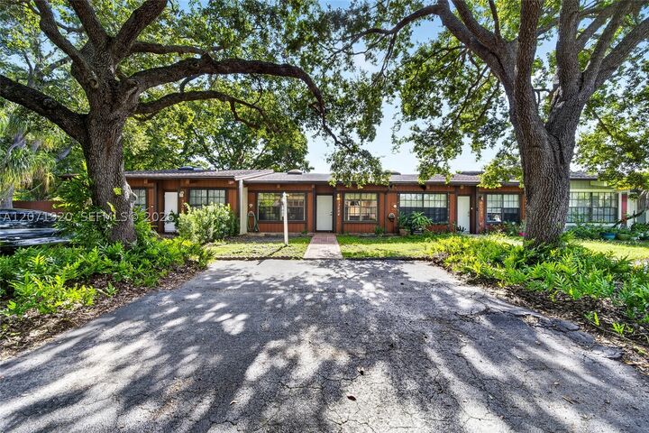 Property Photo: 13504 SW 102nd Ln FL 33186