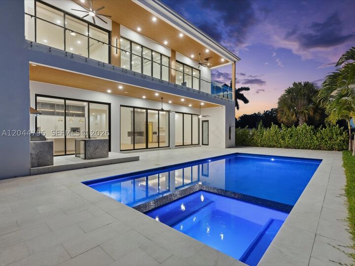 Property Photo: 2 Sunset Ln FL 33062