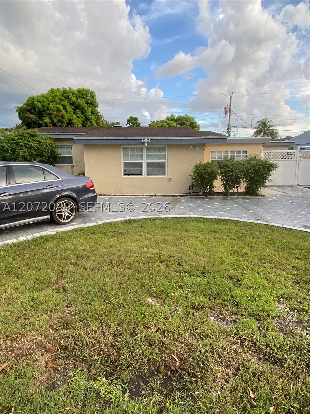 Property Photo: 6404 SW 23rd St 1 FL 33023