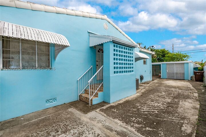 Property Photo: 334 E 11th St FL 33010