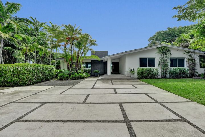 Property Photo:  19231 NE 22nd Ave  FL 33180 