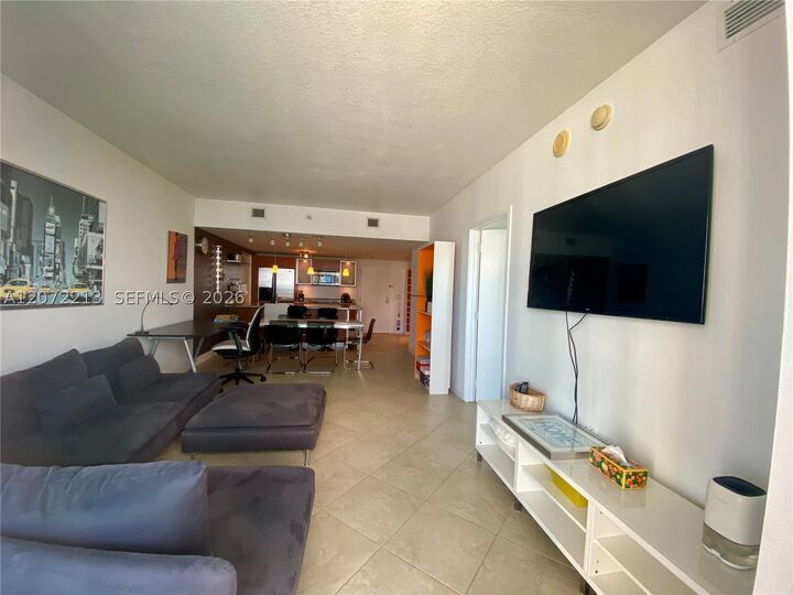 Property Photo: 185 SW 7th St 1607 FL 33130