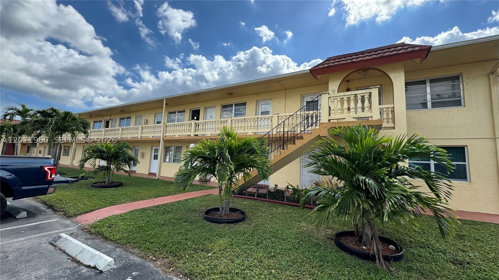 Property Photo: 160 NE 203rd Ter E20 FL 33179