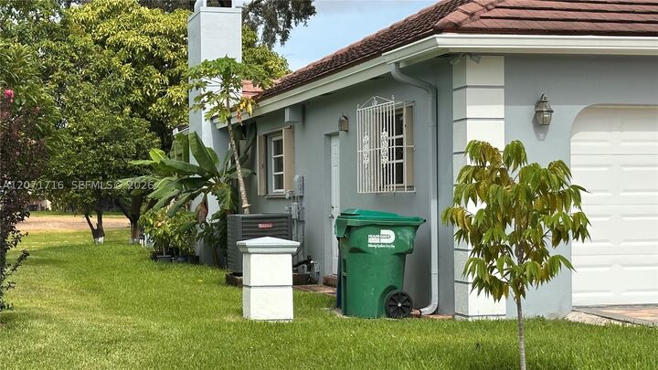 Property Photo:  18921 W Oakmont Dr  FL 33015 