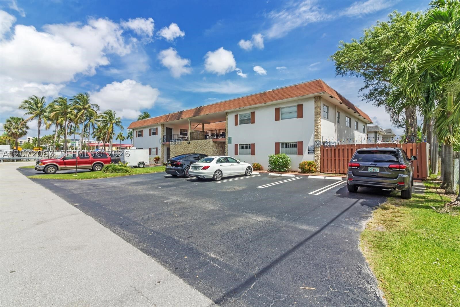 Property Photo: 344 SW 1st St 6 FL 33060