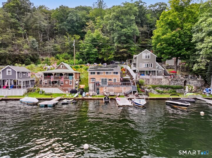 Property Photo:  804 West Wakefield Boulevard  CT 06098 