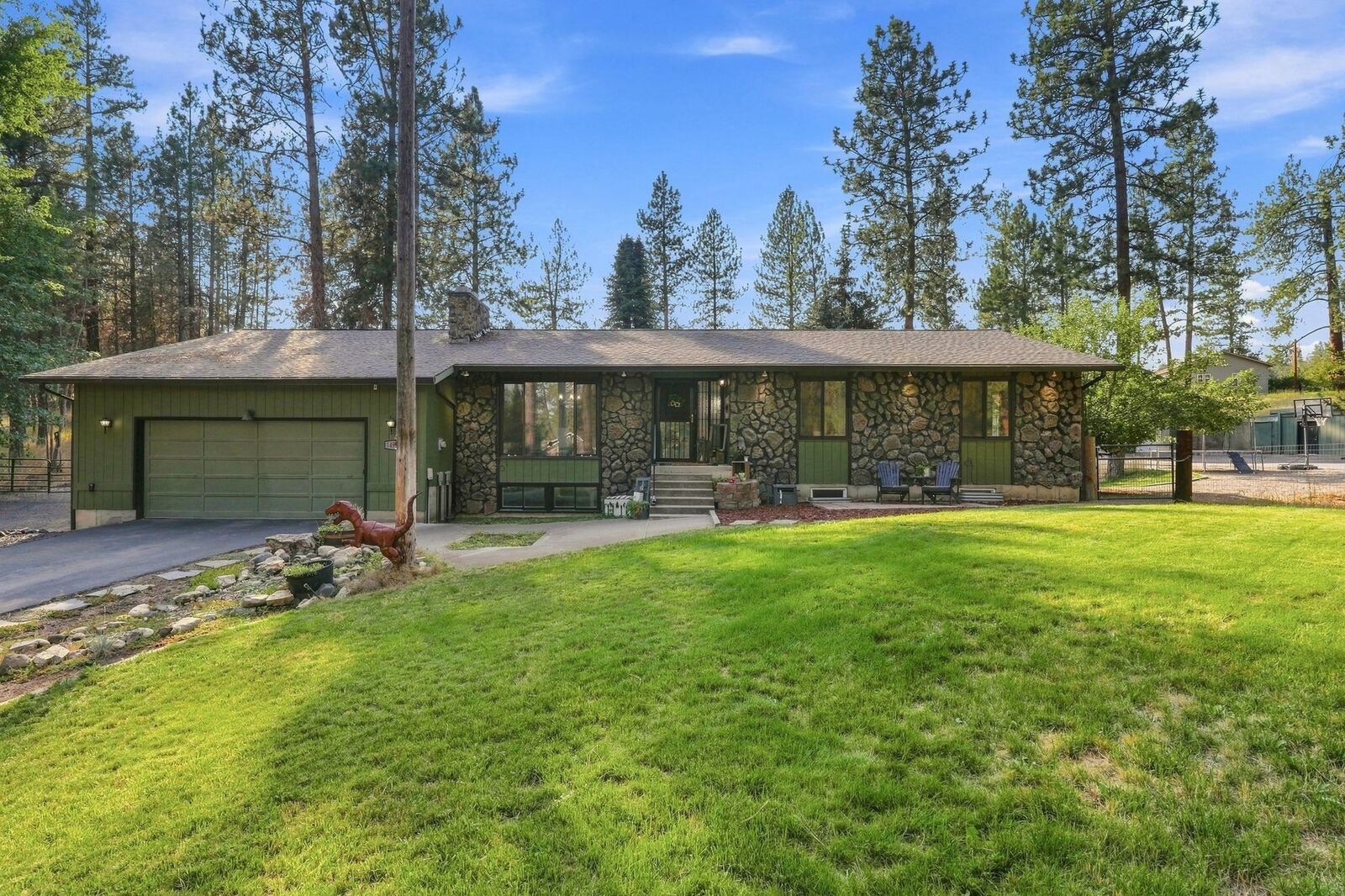 Property Photo: 14911 N Lynwood Dr WA 99208