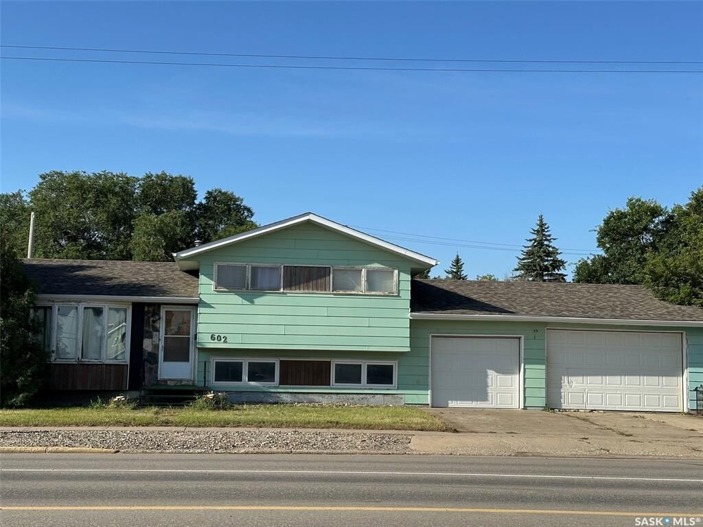 Property Photo: 602 4th Street SK S4A 0V5