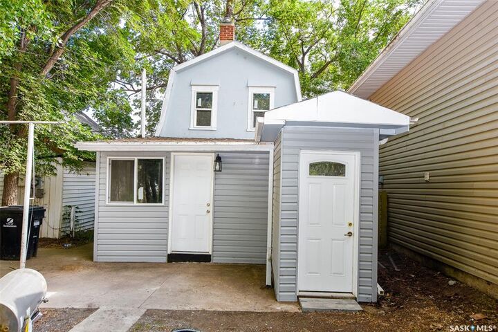Property Photo: 1626 19th Street W SK S7M 1C6