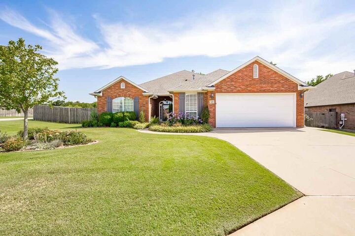 Property Photo:  421 E Amethyst Avenue  OK 74075 