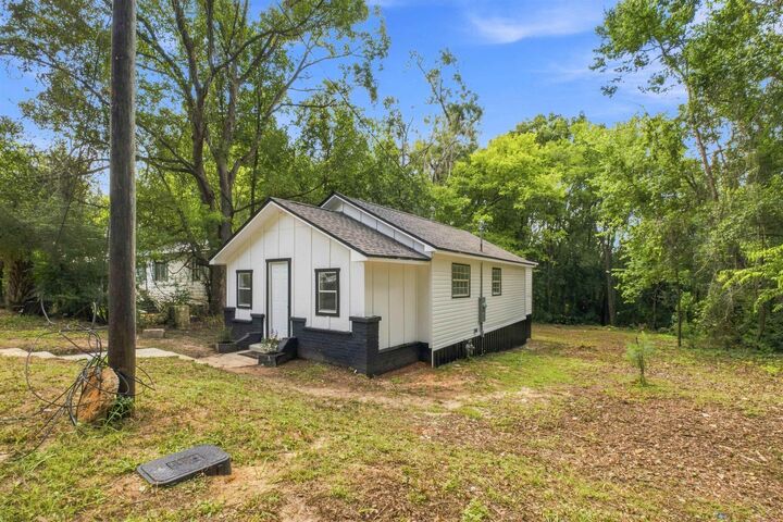 Property Photo: 105 Johnson Street FL 32351