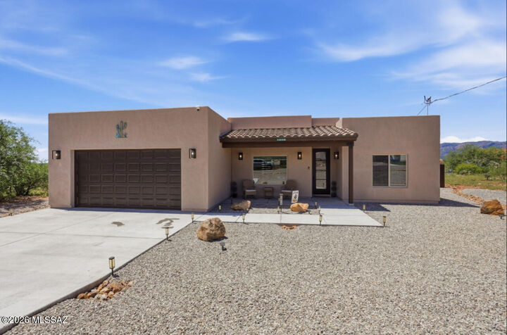 Property Photo:  1814 Cajeme Court  AZ 85648 