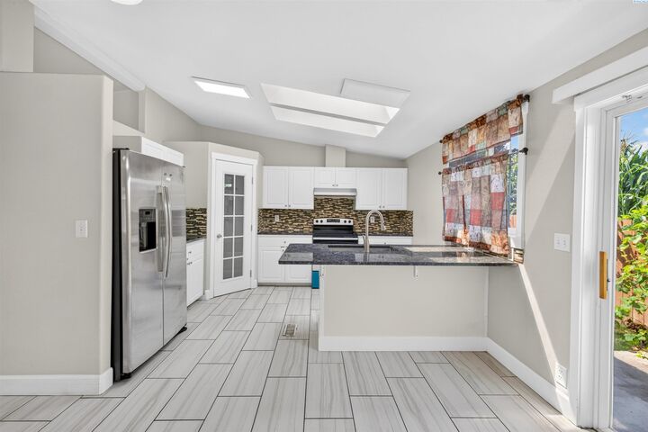 Property Photo:  418 S 23rd Ave  WA 99301 